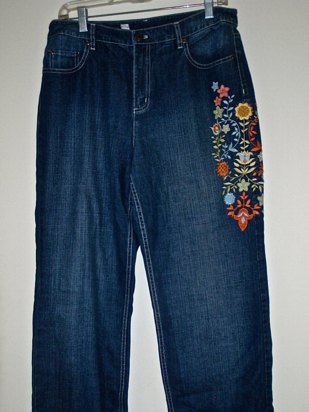 TALBOTS WOMEN'S DENIM STRETCH JEANS EMBROIDERED WITH FLOWERS ON ONE LEG  SIZE 12